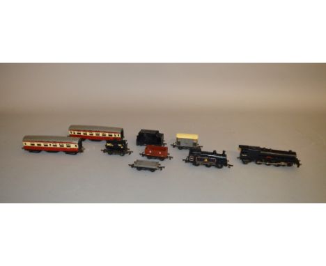 OO Gauge. A small quantity of unboxed Tri-ang model railway items including a 4-6-2 Locomotive with Tender 'Princess Elizabet