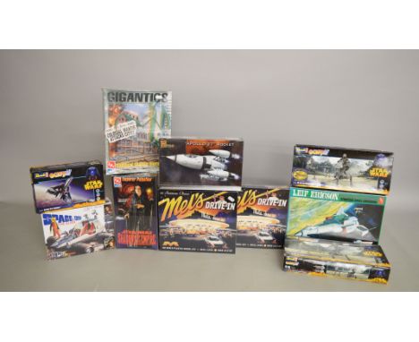Ten TV/film related plastic model kits: MPC Space:1999 The Alien; two Moebius Mel's Drive-in; AMT Gigantics Colossal Mantis D