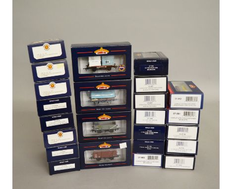 OO Gauge. Twenty four boxed  Bachmann wagons, all appear G+/VG boxed  (24)
