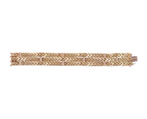 KUTCHINSKY, A 1960S GOLD BRACELETthe three rows of articulated arrow shaped links undulating over and under polished baton sp
