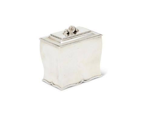A VICTORIAN SILVER SHAPED RECTANGULAR TEA CADDY BY JOHN ALDWINCKLE & THOMAS SLATERLONDON 1891The pull off cover with a shell 