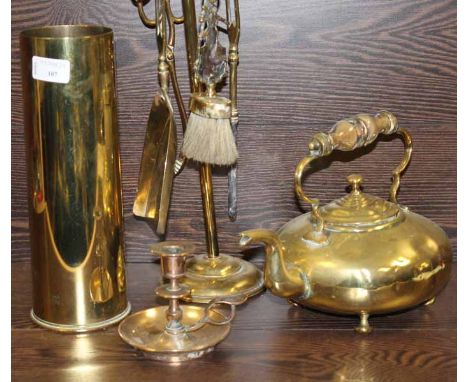 MIXED BRASS WARE AND COPPER
including oil lamp, kettle etc