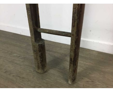 EDWARDIAN PINE TRADESMAN'S POLE LADDER, fitted with eleven rungsapprox. 390cm unopened