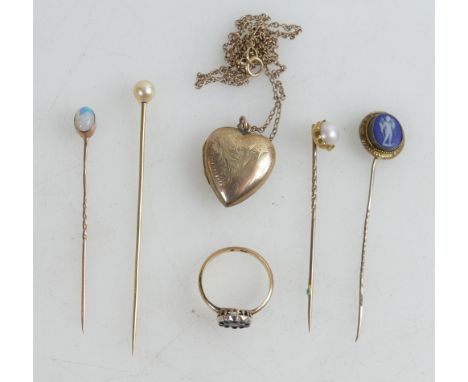 Assortment of gold & yellow coloured metal jewellery, includes large 9ct gold bk & ft (back & front) locket with 9ct chain, t