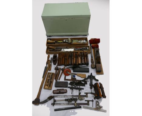 Victorian pine tool chest with contents comprising many vintage moulding and other planes including makers Tumwin, I & M Sorb