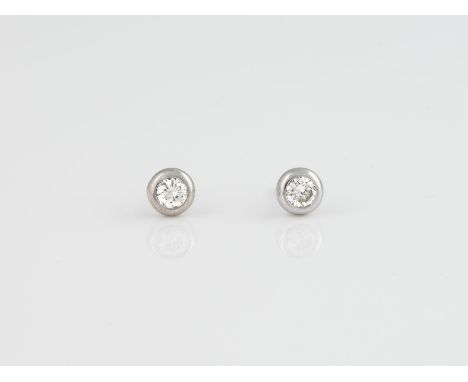 PAAR BRILLANT-OHRSTECKER Weißgold. Kopf D. 0,5 cm, Ges.-Gew. ca. 1,3 g. Geprüft 14 K. Jeweils ein Brillant, zusammen ca. 0,36