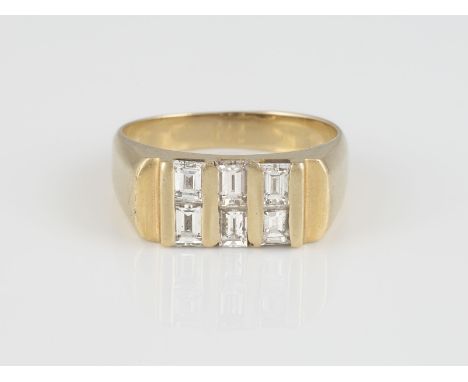 DIAMANT-RING Gelbgold. Ringmaß ca. 60, Ges.-Gew. ca. 7,4 g. Geprüft 14 K. Sechs Diamanten im Baguetteschliff, zusammen ca. 1,