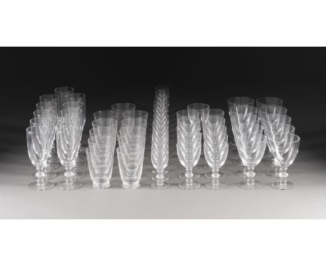 RENÉ LALIQUE1860 Ay/Champagne - 1945 ParisSATZ VON 56 GLÄSERN 'SAINT HUBERT' Frankreich, nach 1945 Farbloses Kristallglas, in