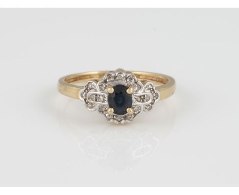 RING Gelbgold, Weißgold. Ringmaß ca. 54, Ges.-Gew. ca. 2,0 g. Gest. 585. Ein oval facettierter Saphir, ca. 0,50 ct., 20 klein