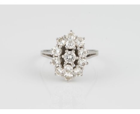 BRILLANT-RING Weißgold. Ringmaß ca. 55, Ges.-Gew. ca. 4,3 g. Geprüft 18 K. 13 Brillanten, zusammen ca. 1,54 ct. Minimal besch