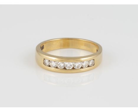 BRILLANT-RING Gelbgold. Ringmaß ca. 58, Ges.-Gew. ca. 5,7 g. Geprüft 18 K. Sieben Brillanten, zusammen ca. 0,31 ct.