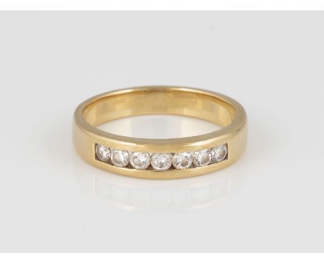 BRILLANT-RING Gelbgold. Ringmaß ca. 59, Ges.-Gew. ca. 5,8 g. Geprüft mindestens 18 K. Sieben Brillanten, zusammen ca. 0,35 ct