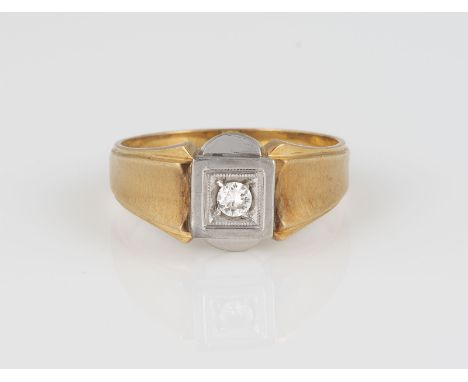 BRILLANT-RING Gelbgold, Weißgold. Ringmaß ca. 64, Ges.-Gew. ca. 6,2 g. Geprüft 18 K, Reste einer italienischen Punzierung, wo