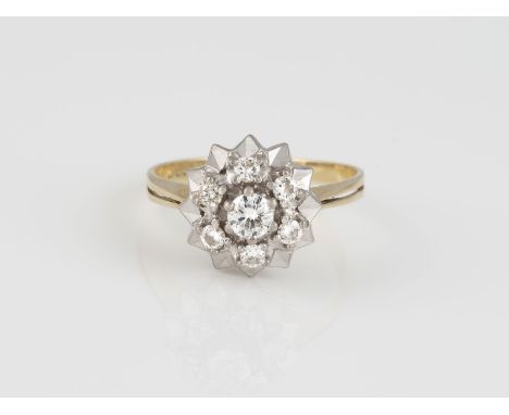 BRILLANT-RING Gelbgold, Weißgold. Ringmaß ca. 58, Ges.-Gew. ca. 3,7 g. Geprüft 14 K. Ein Brillant, ca. 0,20 ct., sechs Brilla