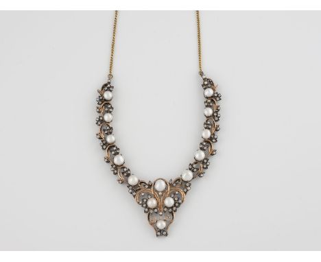 COLLIER Gelbgold, Rotgold, Silber. Kette 20 cm, Schaustück L. 12 cm. Ges.-Gew. ca. 38 g. Kette 8 Ct., Rotgoldelemente geprüft