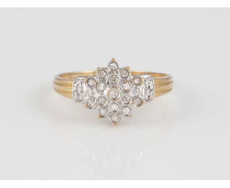 DIAMANT-RING Gelbgold, Weißgold. Ringmaß ca. 58, Ges.-Gew. ca. 2,5 g. Gest. 585. 23 Diamanten, zusammen ca. 0,16 ct. Leicht b