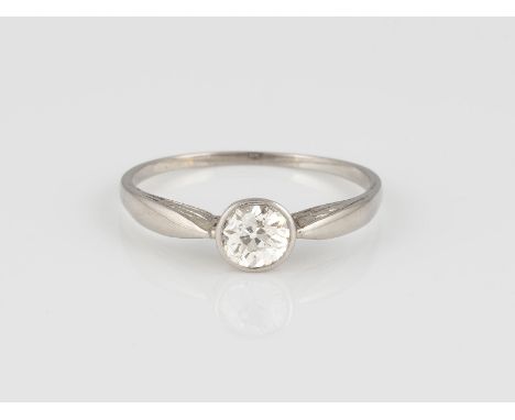 DIAMANT-RING Weißgold. Ringmaß ca. 57, Ges.-Gew. ca. 2,2 g. Geprüft 18 K. Ein Diamant im Altschliff, ca. 0,50 ct. Minimalste 