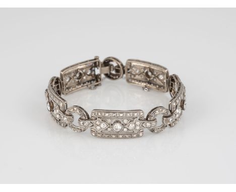 DIAMANT-ARMBAND Weißgold. L. ca. 18 cm, Ges.-Gew. ca. 23,2 g. Geprüft 14 K. 205 Diamanten im Rosen-, 8/8- und Altschliff, zus