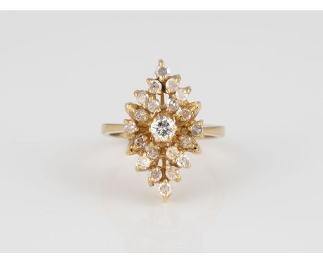 DIAMANT-RING Gelbgold. Ringmaß ca. 55, Ges.-Gew. ca. 7,6 g. Geprüft 18 K. 20 Diamanten, zusammen ca. 0,67 ct. Part. besch.