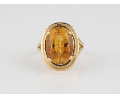 CITRIN-RING Gelbgold. Ringmaß ca. 60,5, Ges-Gew. ca. 7,8 g. Gest. 18 K. Ein oval facettierter Citrin, ca. 8,70 ct.