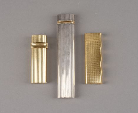 DREI FEUERZEUGE Frankreich, Paris, Van Cleef &amp; Arpels / Christian Dior / Cartier, 2. Hälfte 20. Jh. Teils vergoldet. H. 7