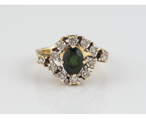 RING Gelbgold, Weißgold. Ringmaß ca. 56, Ges.-Gew. ca. 6,0 g. Gest. 585. Ein oval facettierter Turmalin, ca. 1,09 ct., 12 Dia