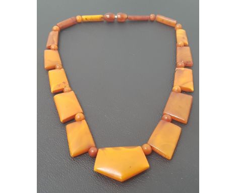 ART DECO AMBER BEAD NECKLACEwith graduated shaped links and screw fastening, approximately 19.6 grams and 42cm long 