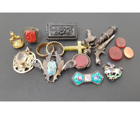 GOOD SELECTION OF VINTAGE JEWELLERYcomprising a bloodstone and carnelian swivel fob; various charms including a pistol, a whi