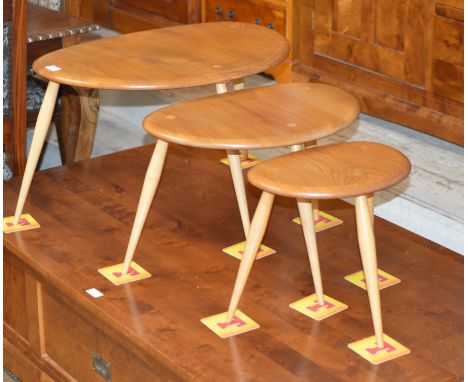 NEST OF 3 ERCOL LIGHT OAK "PEBBLE" TABLES    