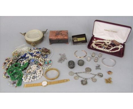 Collection of silver items comprising a bracelet hung with six medallions, planished bangle, four thimbles, an '800' pill box