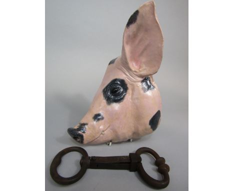 Vintage farmers bull nose ring puller, together with a butchers wall display of a Gloucestershire Old Spot pigs head (2)