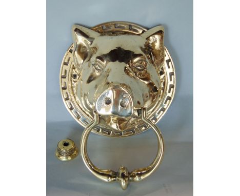 Interesting cast brass door knocker in the form of a pig with the handle in its mouth, 18cm high