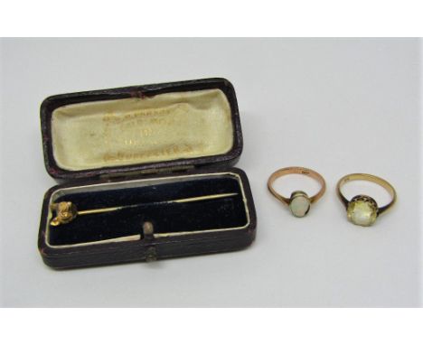 Good 9ct claw set yellow topaz ring, size J, together with a further 9ct opal ring (af) and a gilt metal fox mask stick pin i