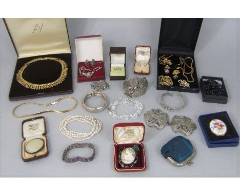 Collection of costume jewellery to include a selection of silver items comprising a Bernard Instone bracelet with cobalt blue