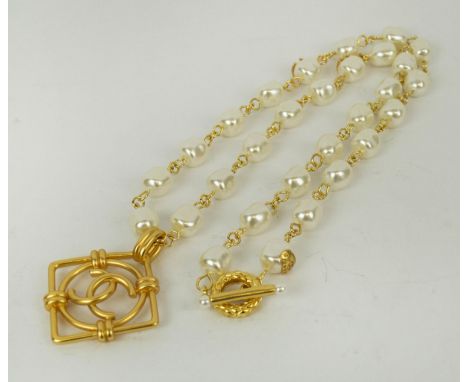 CHANEL NECKLACE, faux pearl and gold tone, with Chanel logo pendant, complete with a hook and loop clasp, total length 76cm/3