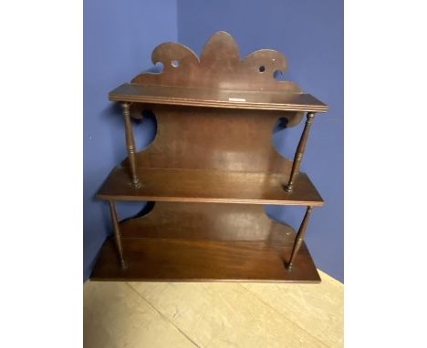 Georgian mahogany three tiered wall hanging shelf supported by slender carved supports and carved apron 