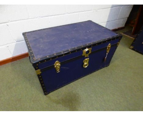 One blue trunk, no makers name, see photos for condition 