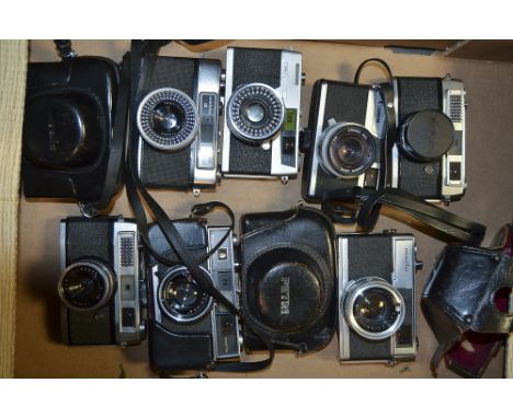 A Tray of Rangefinder Cameras, including a Canon Canonet 28, Mamiya Super Deluxe, A Yashica Minister III, a Minolta Hi-Matic 