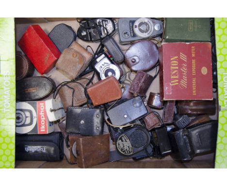 A Tray of Light Meters,  a qty, some examples boxed, by manufacturers including Weston, Gossen, Zeiss Ikon and more`