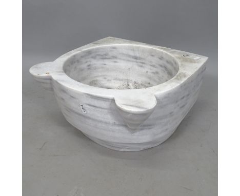 A marble basin/font, 38cm x 20cm x 40cm 