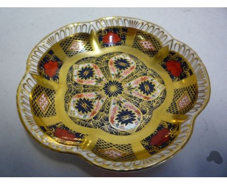 A ROYAL CROWN DERBY 'OLD IMARI' 1128 TRINKET DISH, petal shaped, gold banded