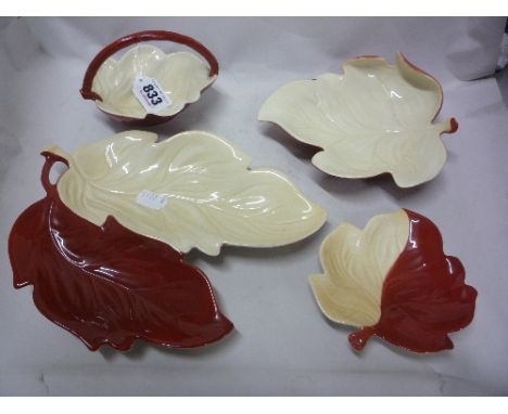 FOUR PIECES OF CARLTONWARE, two-tone leaf design