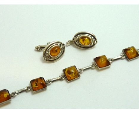 TWO ITEMS OF JEWELLERY, to include an amber bracelet and a pair of amber cufflinks