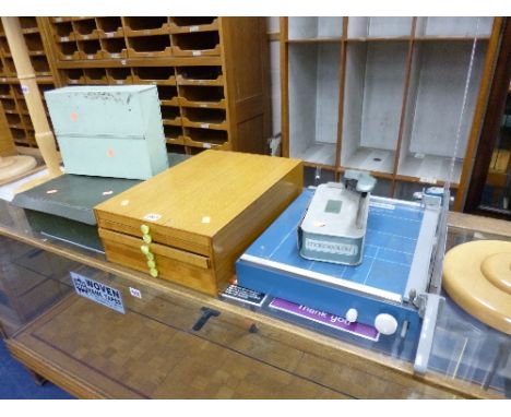 A MASSON SEELEY MODEL 21A SHOWCARD MACHINE, with various accessories (including manual) etc