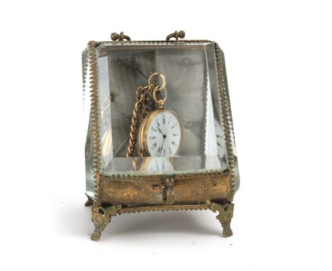 Reloj de bolsillo francés circa 1838-1919. Caja en oro amarillo de 18 k., esfera vista en porcelana esmaltada con numeración 