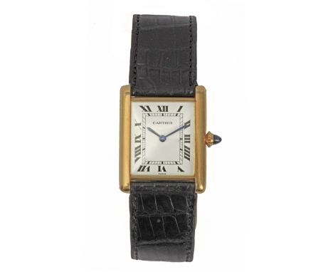 Cartier. Tank Luis. Reloj de pulsera. Caja en oro de 18 k., esfera blanca con numeración romana, movimiento de cuerda manual,