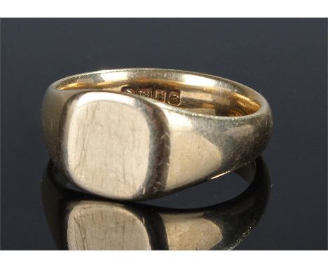 18 carat gold signet ring, with a vacant cartouche, ring size S, 8.1 grams