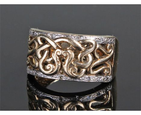 9 carat gold ring, with diamonds to the white metal edge, gold wriggle design, ring size Q, 7.2 grams