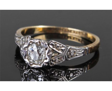 18 carat gold diamond set ring, the central diamond with platinum mount and shoulders, ring size N 1/2