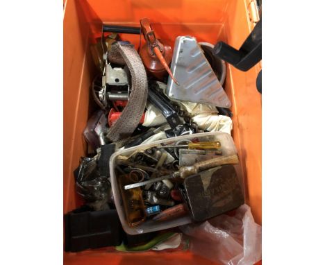 A REFLECTOR TELESCOPE IN BOX TOGETHER WITH A BOX OF ASSORTED TOOLS